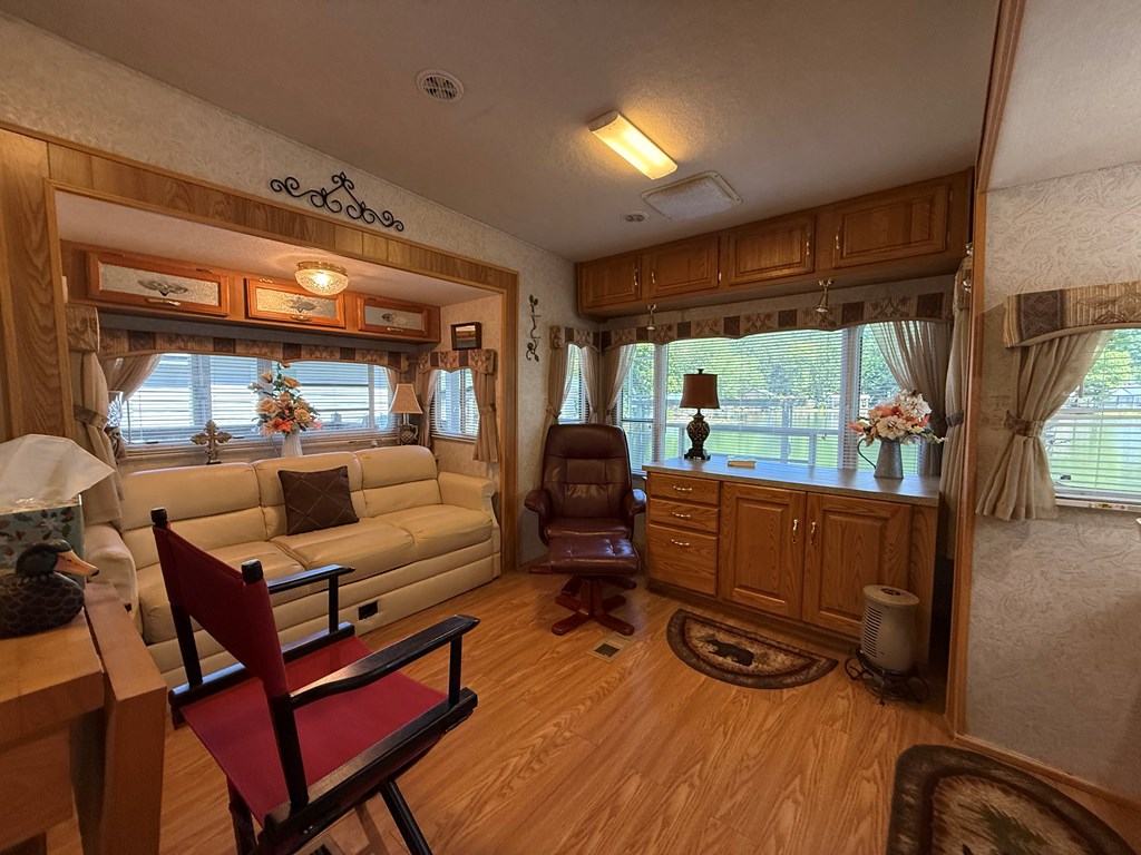 4225 River Bank Run Property Photo 16