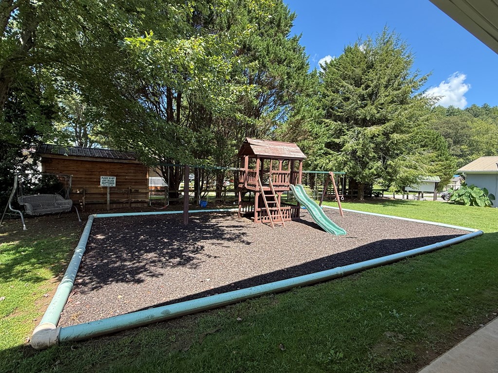 4225 River Bank Run Property Photo 33