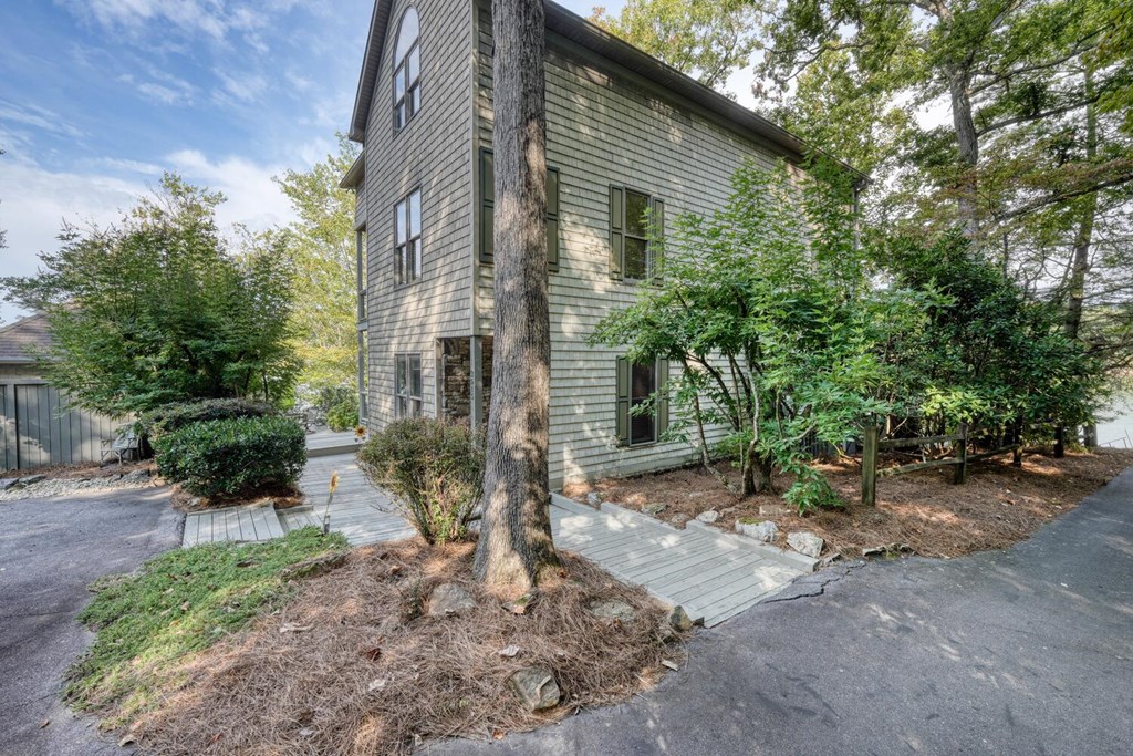 2515 Leisure Lane Property Photo 4