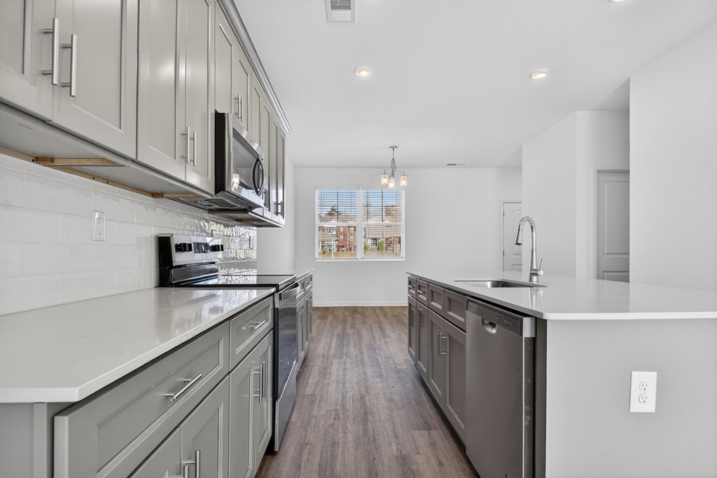 Unit 7 Grove Loop Property Photo 9