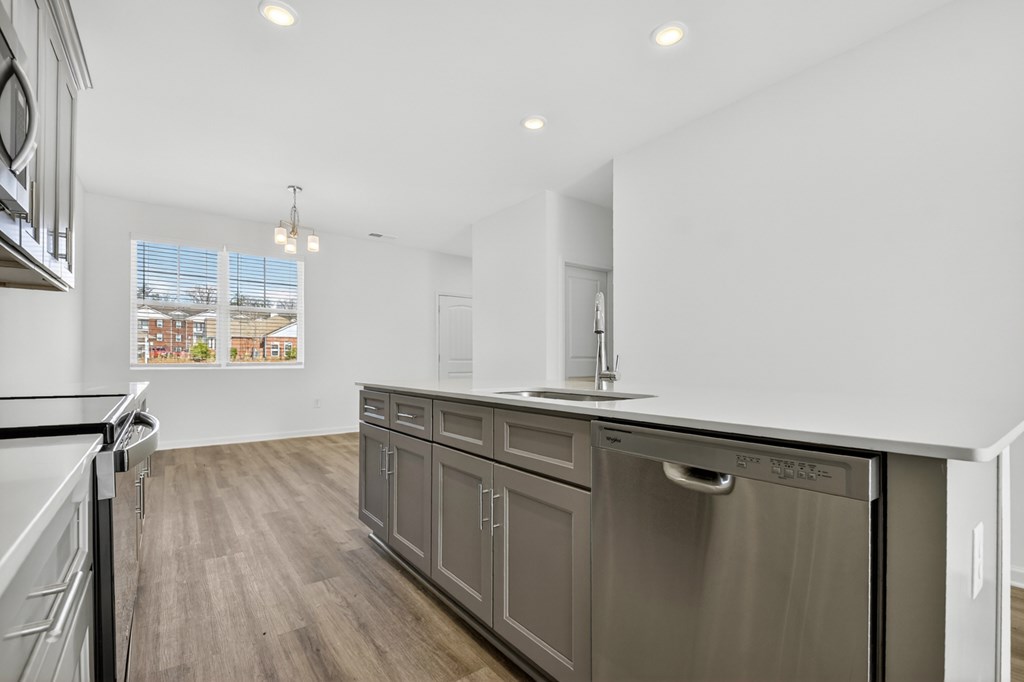 Unit 7 Grove Loop Property Photo 10