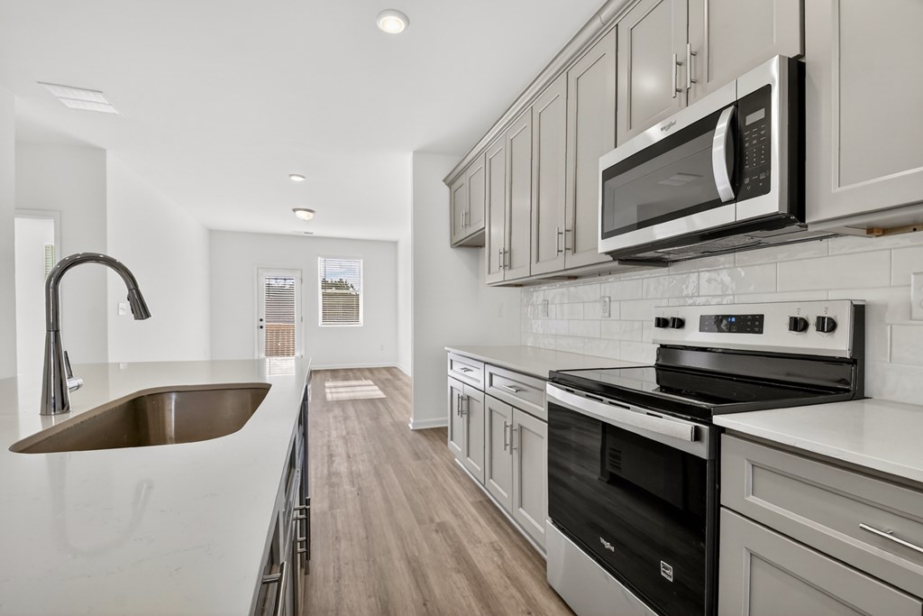 Unit 7 Grove Loop Property Photo 11
