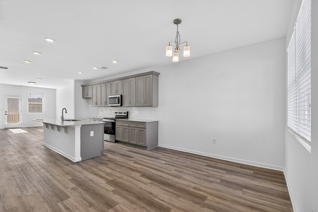 Unit 7 Grove Loop Property Photo 12