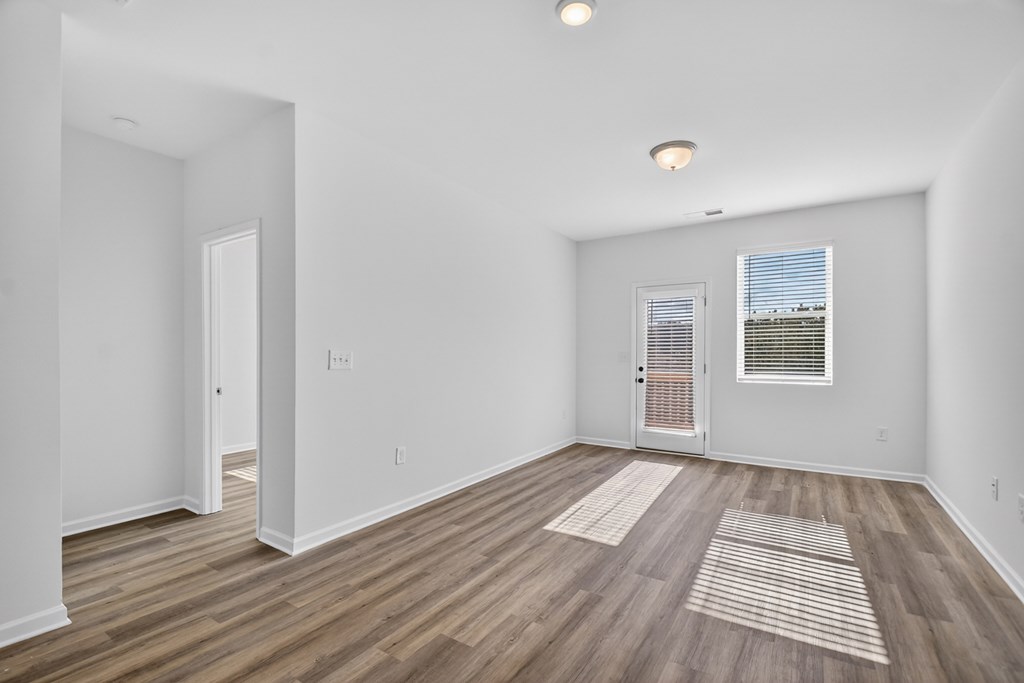 Unit 7 Grove Loop Property Photo 14