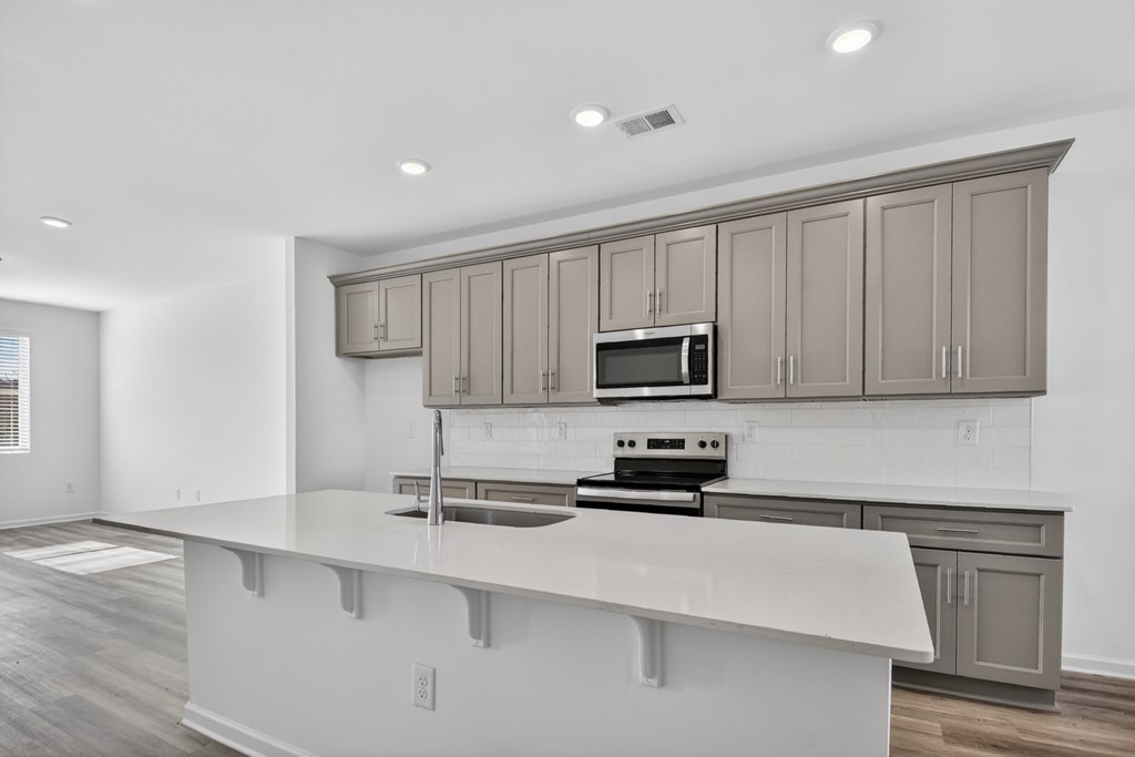 Unit 7 Grove Loop Property Photo 18