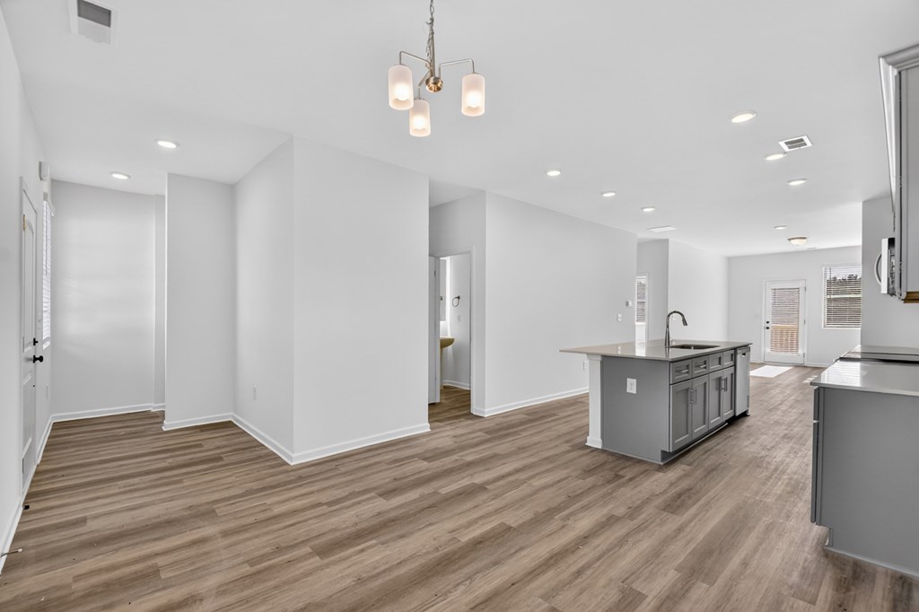 Unit 7 Grove Loop Property Photo 20