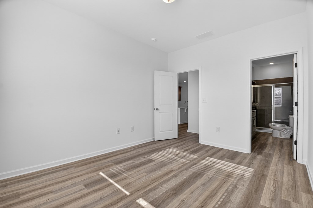 Unit 7 Grove Loop Property Photo 24