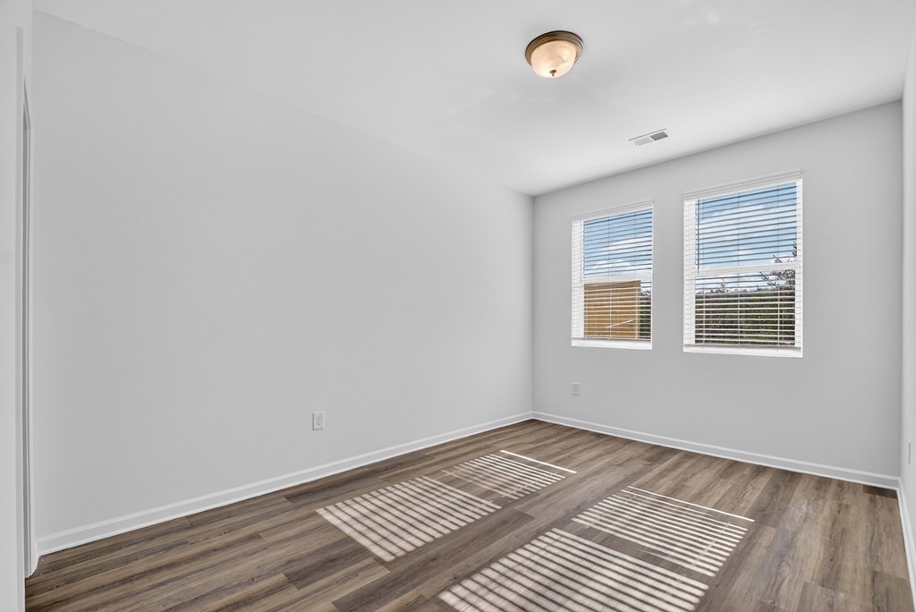 Unit 7 Grove Loop Property Photo 28