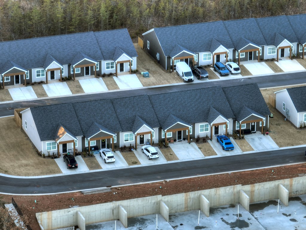 Unit 7 Grove Loop Property Photo 32