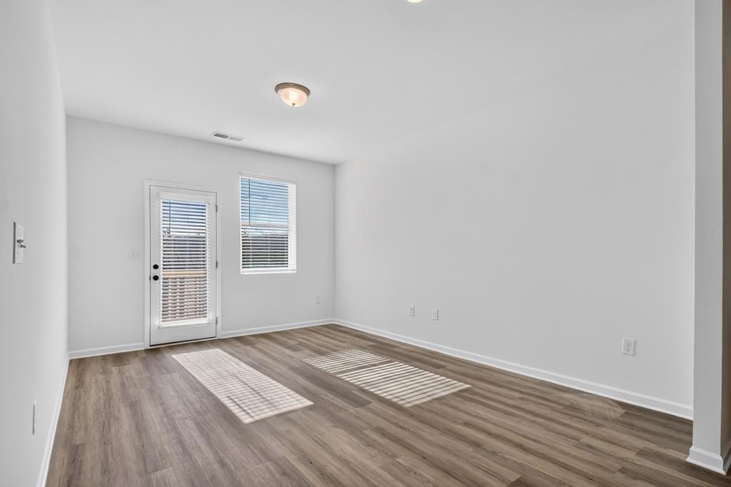 Unit 17 Grove Loop Property Photo 5