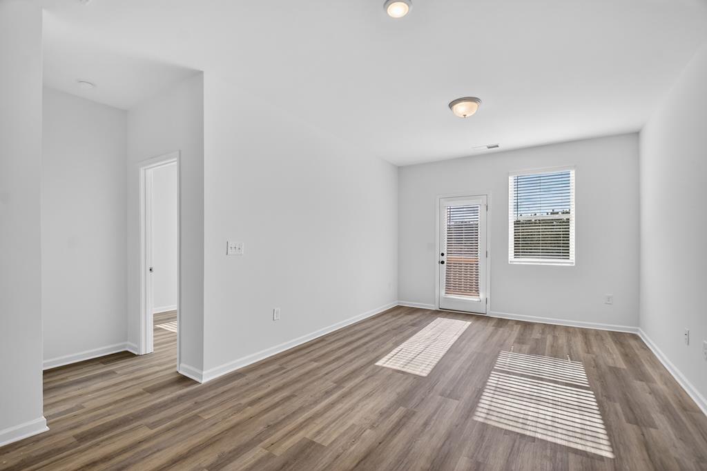 Unit 17 Grove Loop Property Photo 6