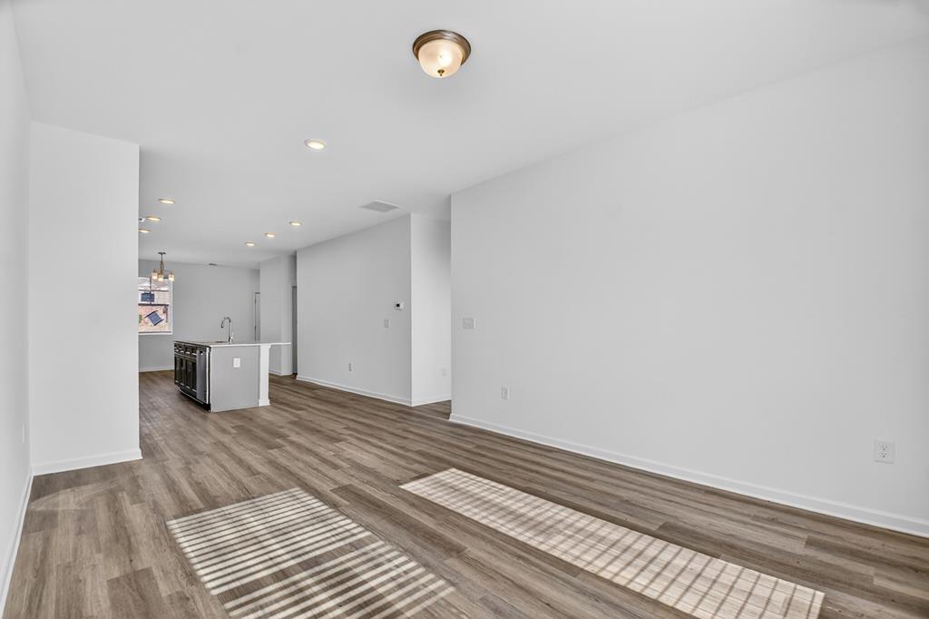Unit 17 Grove Loop Property Photo 7