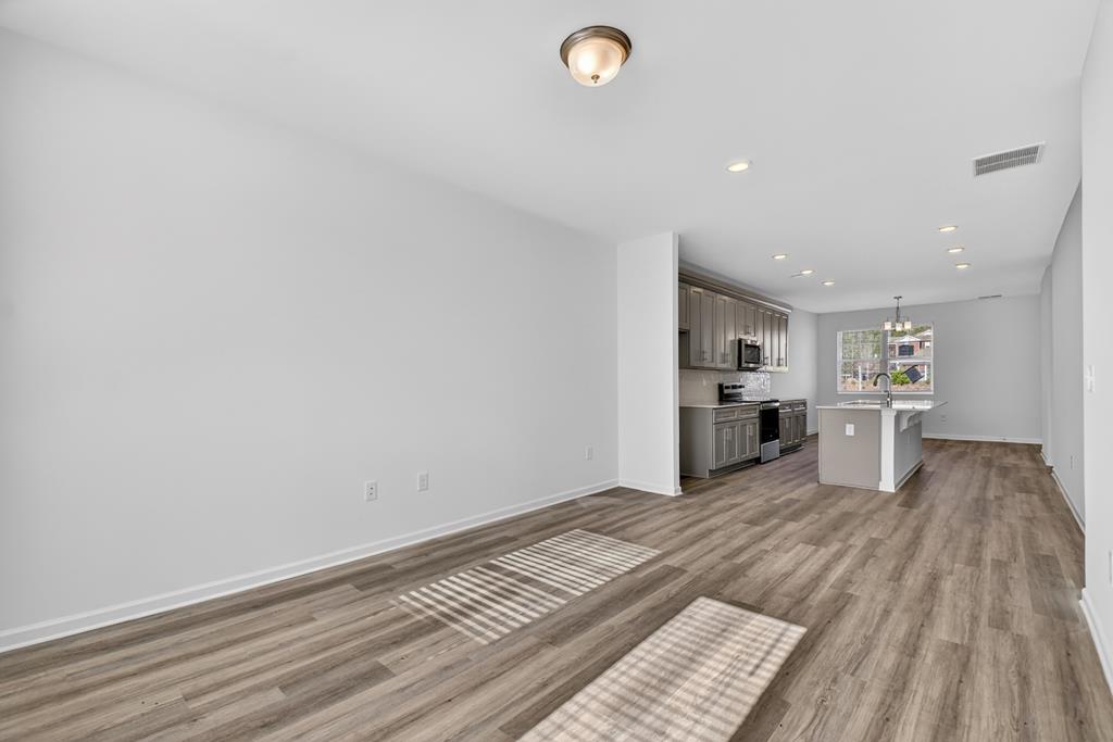 Unit 17 Grove Loop Property Photo 8