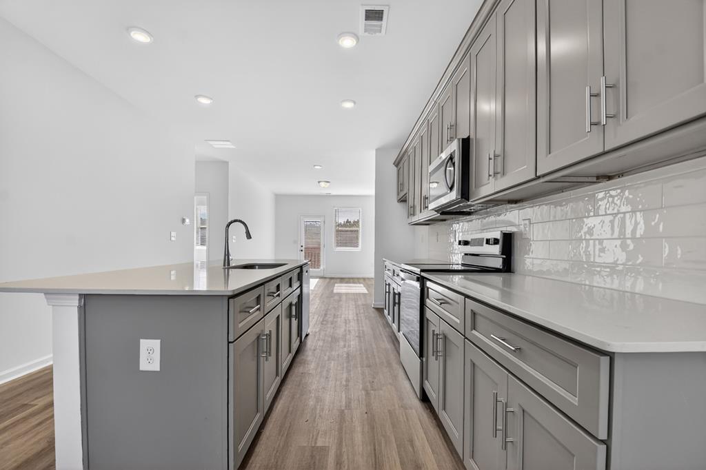 Unit 17 Grove Loop Property Photo 11