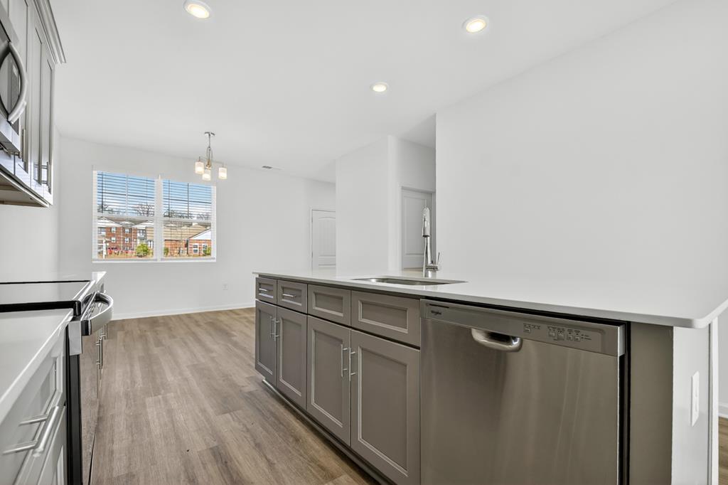 Unit 17 Grove Loop Property Photo 13