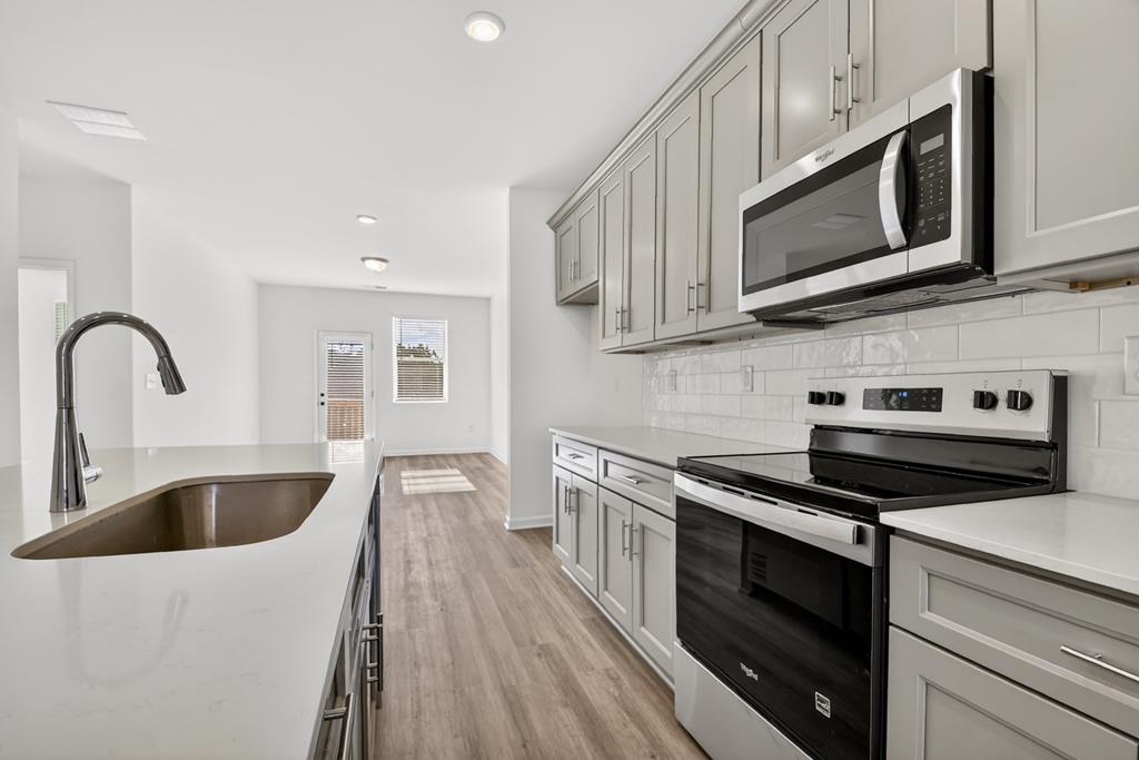 Unit 17 Grove Loop Property Photo 14