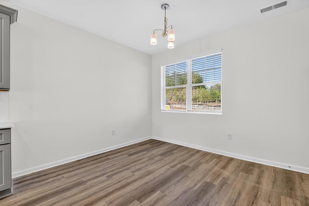 Unit 17 Grove Loop Property Photo 15