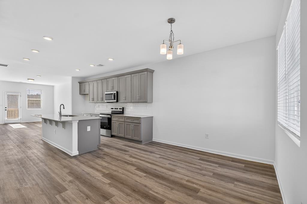 Unit 17 Grove Loop Property Photo 16