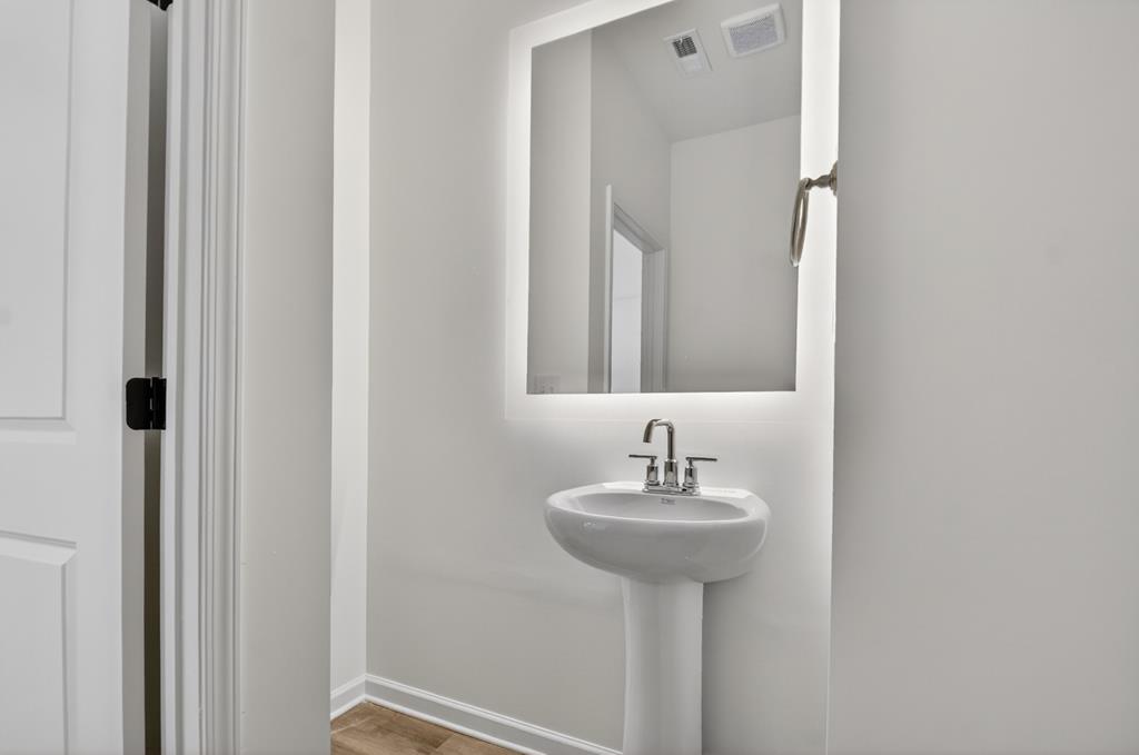 Unit 17 Grove Loop Property Photo 18