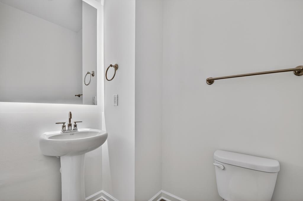 Unit 17 Grove Loop Property Photo 19
