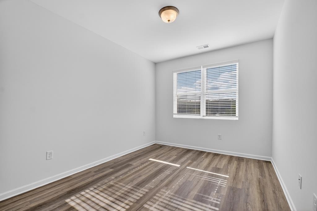 Unit 17 Grove Loop Property Photo 20