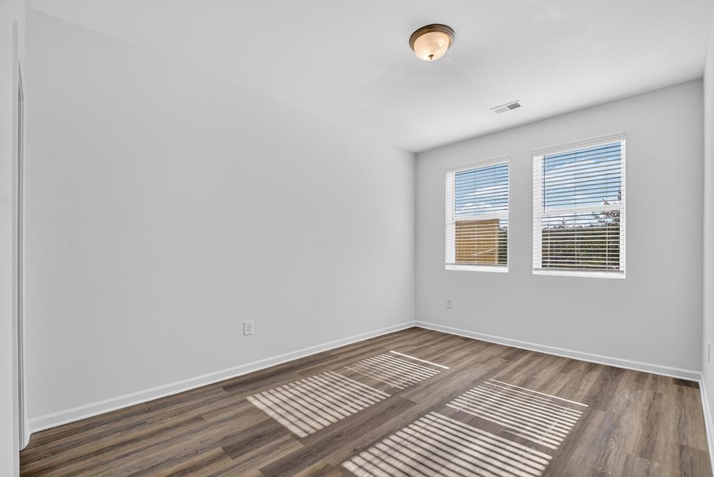 Unit 17 Grove Loop Property Photo 28