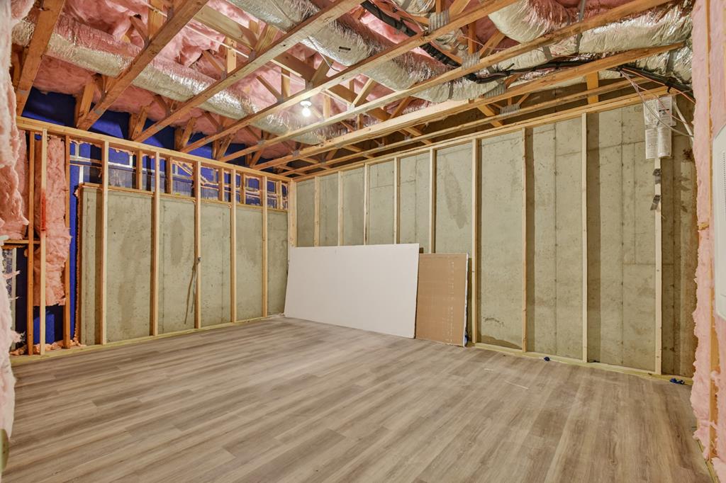 Unit 17 Grove Loop Property Photo 33