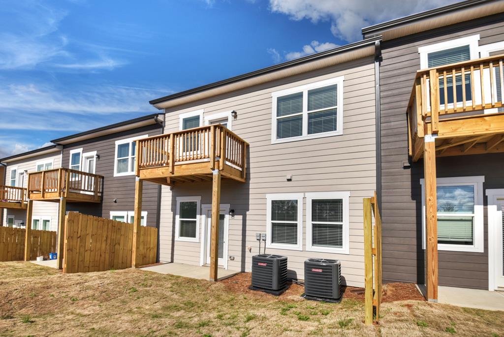 Unit 17 Grove Loop Property Photo 34