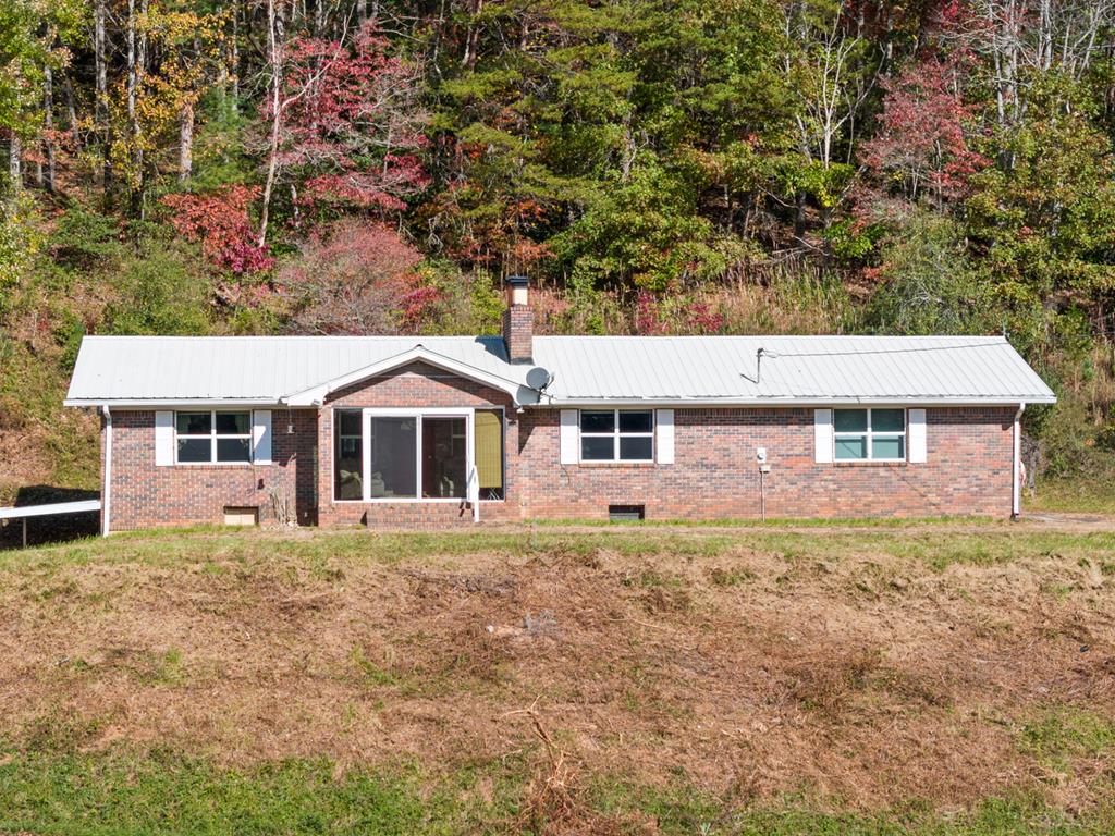 492 Johnny Gap Road Property Photo 1