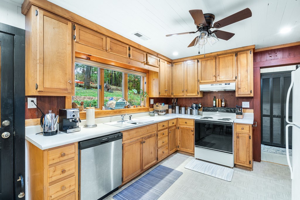 106 Settawig Road Property Photo 8