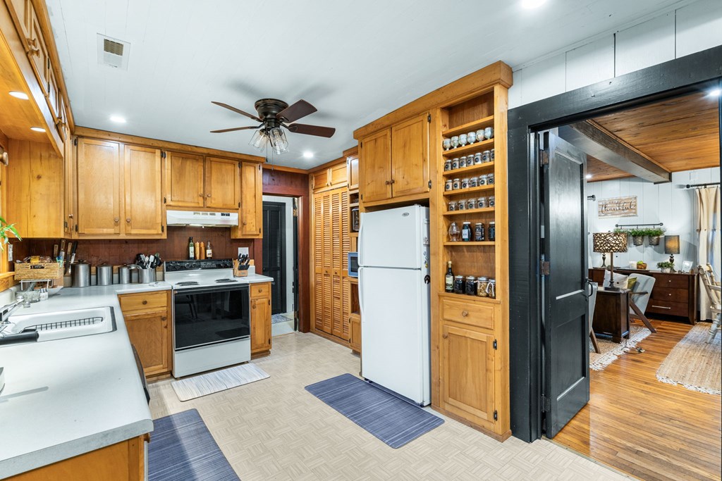 106 Settawig Road Property Photo 12