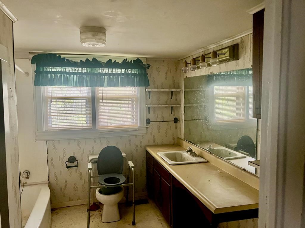 16378 Hwy 64 Property Photo 15
