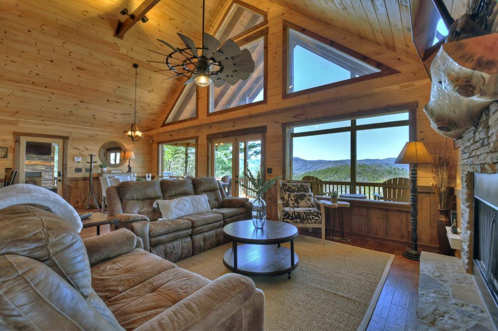 136 Oasis Drive Property Photo 2