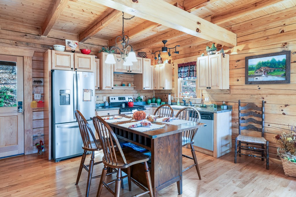488 Smith Road Property Photo 3