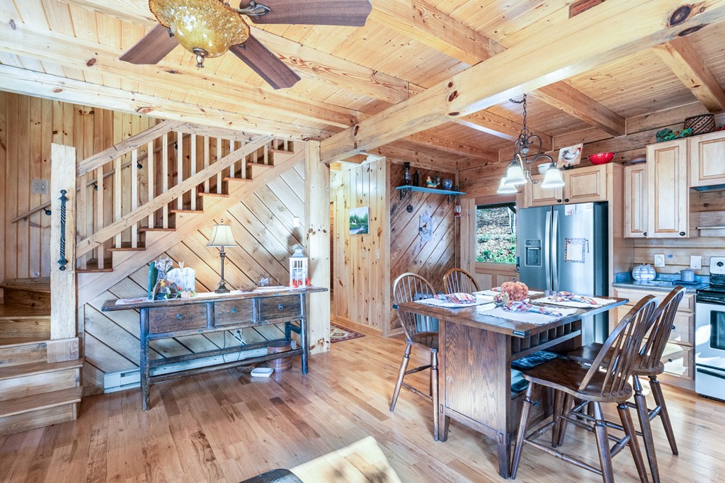488 Smith Road Property Photo 4