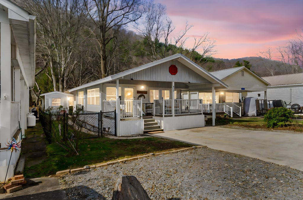 4117 Riverbank Run Property Photo 4