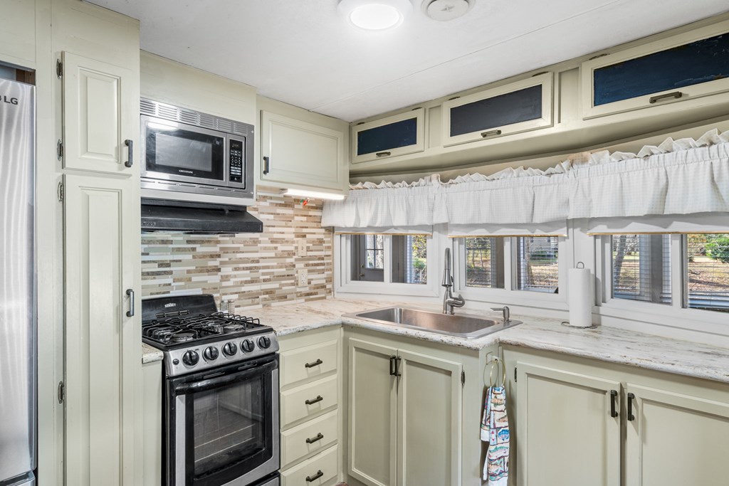 4117 Riverbank Run Property Photo 6