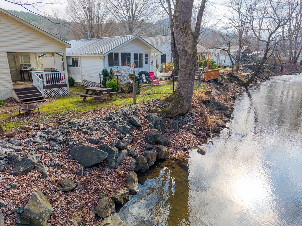 4117 Riverbank Run Property Photo 9