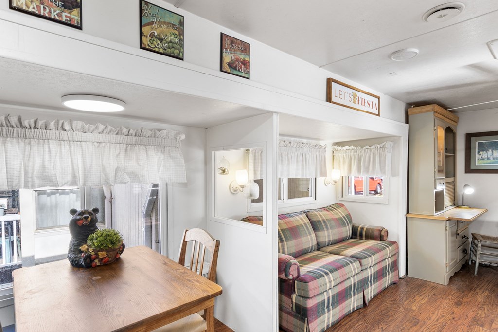 4117 Riverbank Run Property Photo 16