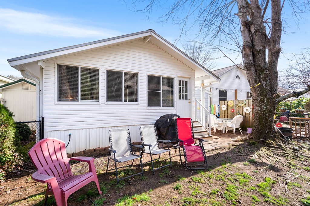 4117 Riverbank Run Property Photo 32