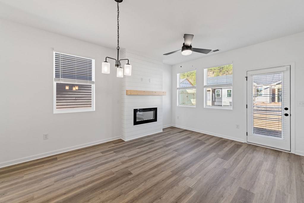 Unit 49 Grove Loop Property Photo 13