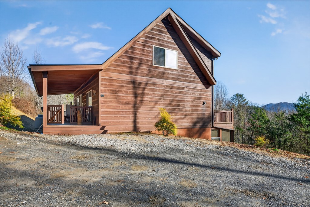 223 Red Bud Lane Property Photo 5