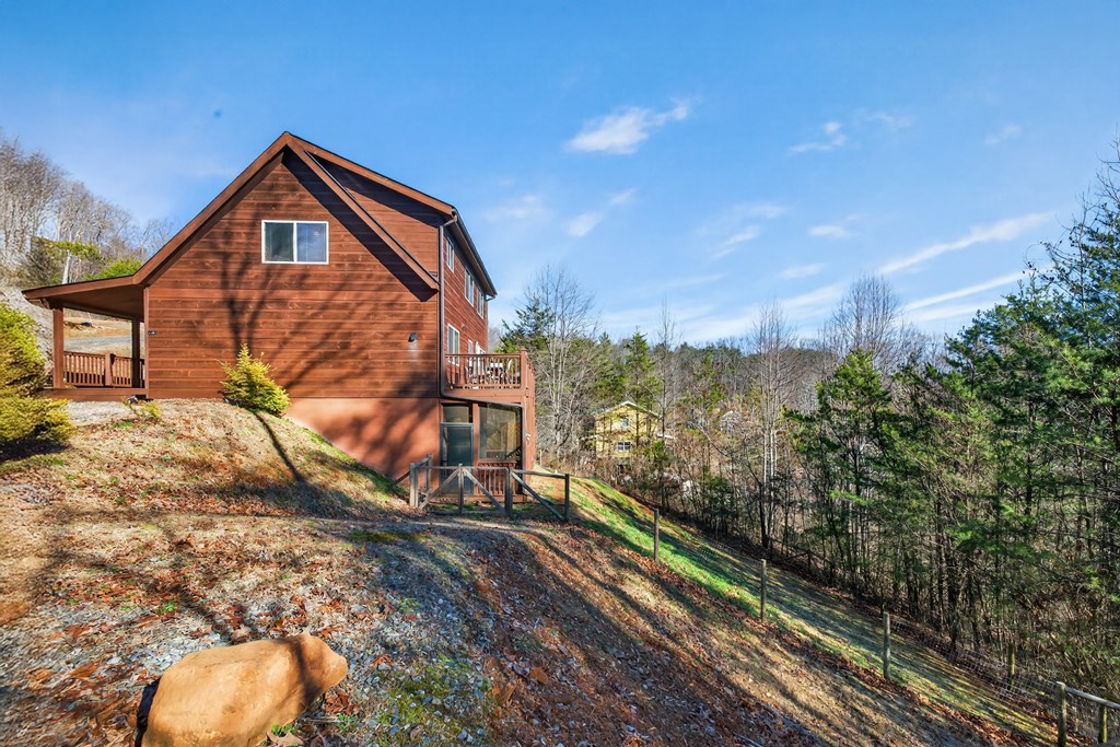 223 Red Bud Lane Property Photo 6
