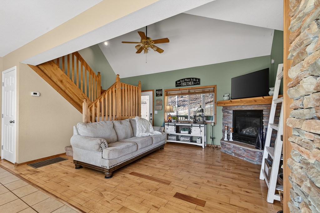 223 Red Bud Lane Property Photo 13