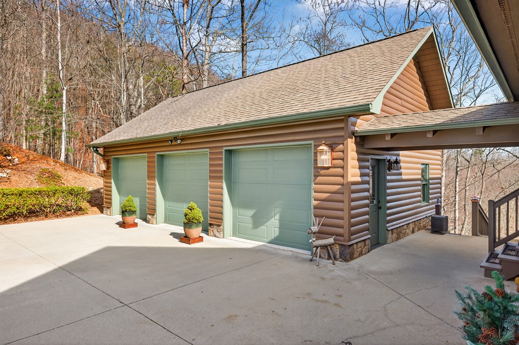 200 Twelve Oaks Drive Property Photo 98