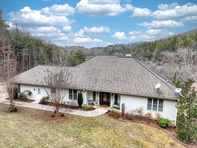 105 Carroll Lake Lane Property Photo 2