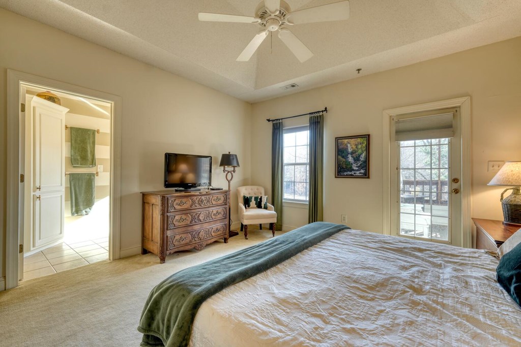 92 Glen Eagle Ct B303 Property Photo 36