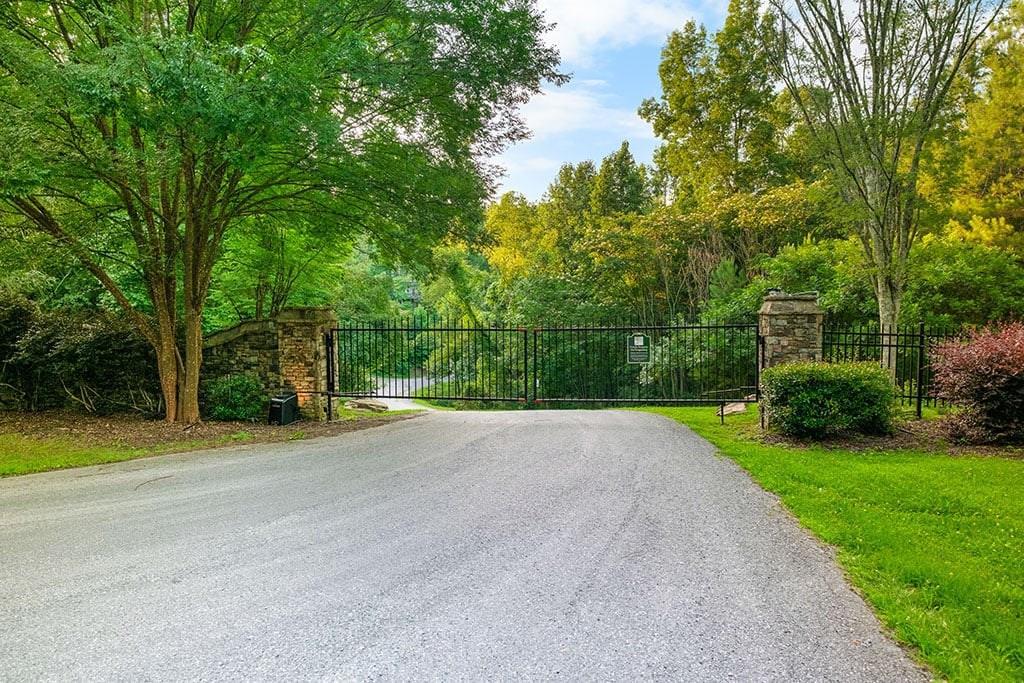 135 Red Oak Trail Property Photo 1