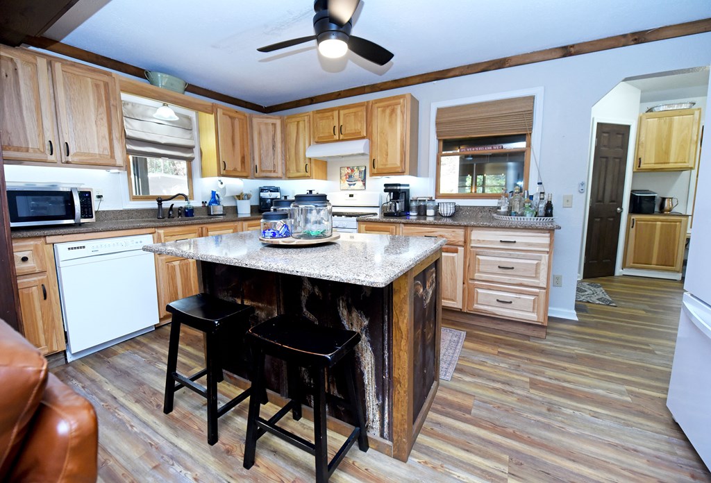 642 Everett Road Property Photo 2
