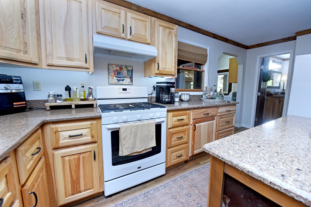 642 Everett Road Property Photo 4